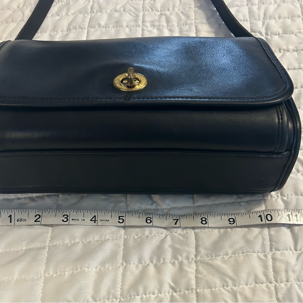 Coach Vintage 9812 Ridgefield Flap
Turn Lock Crossbody Leather Bag Black
USA - Picture 13 of 16